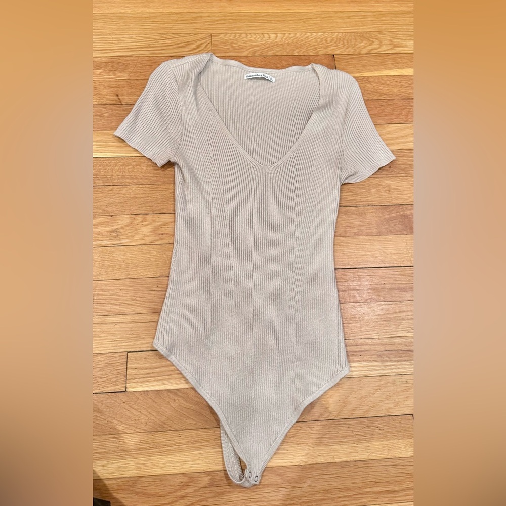 Abercrombie and fitch creame kit short sleeve bodysuit